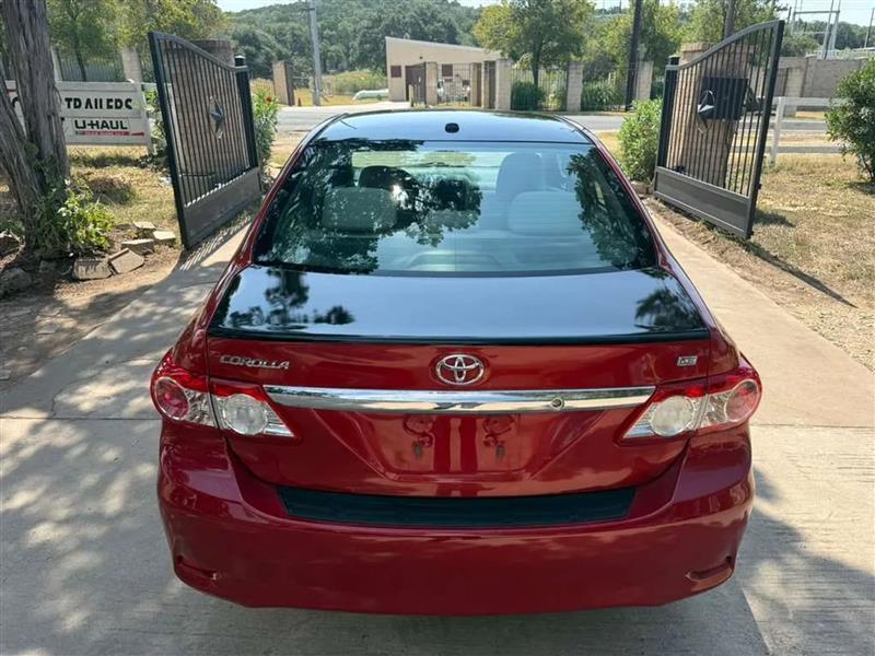 Toyota Corolla LE 4-Speed AT 2011