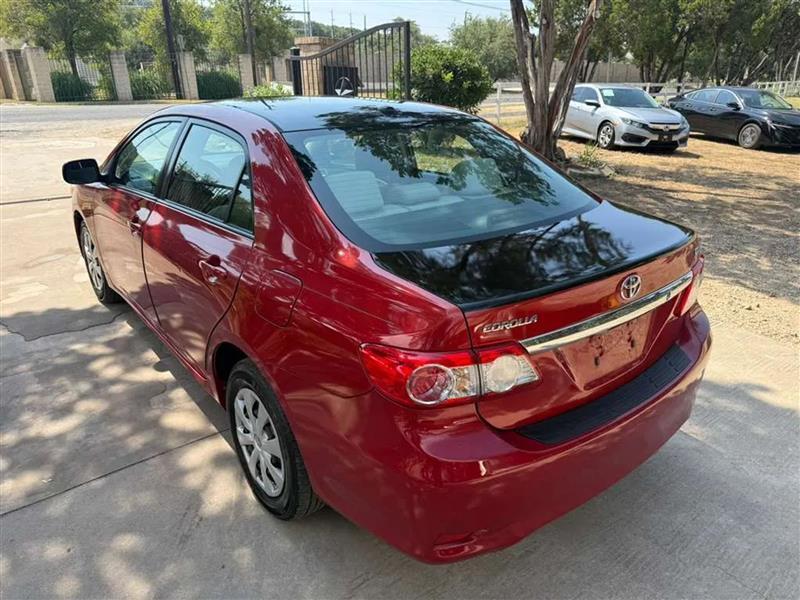 Toyota Corolla LE 4-Speed AT 2011