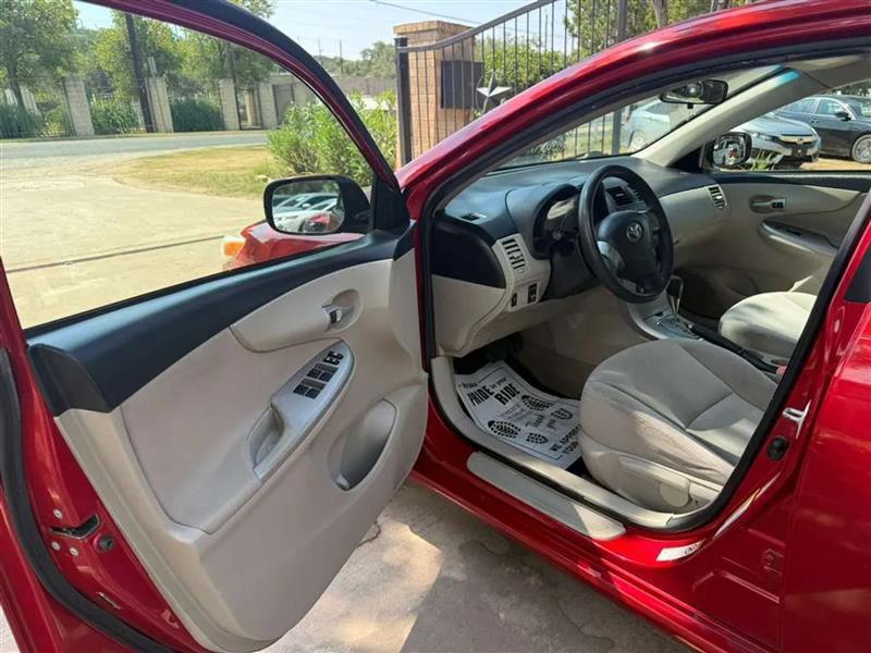 Toyota Corolla LE 4-Speed AT 2011