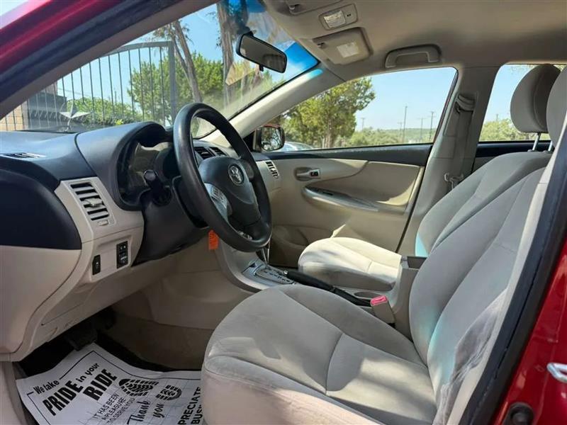 Toyota Corolla LE 4-Speed AT 2011