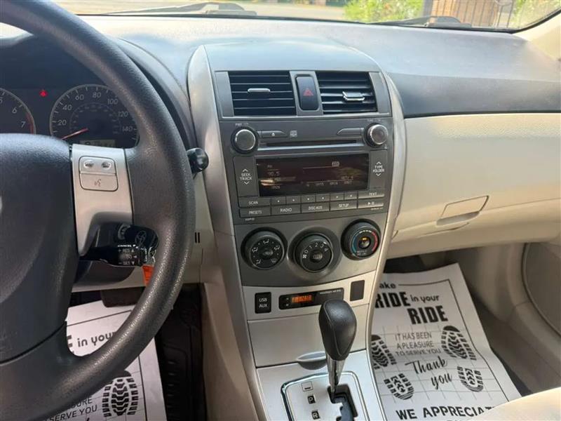Toyota Corolla LE 4-Speed AT 2011