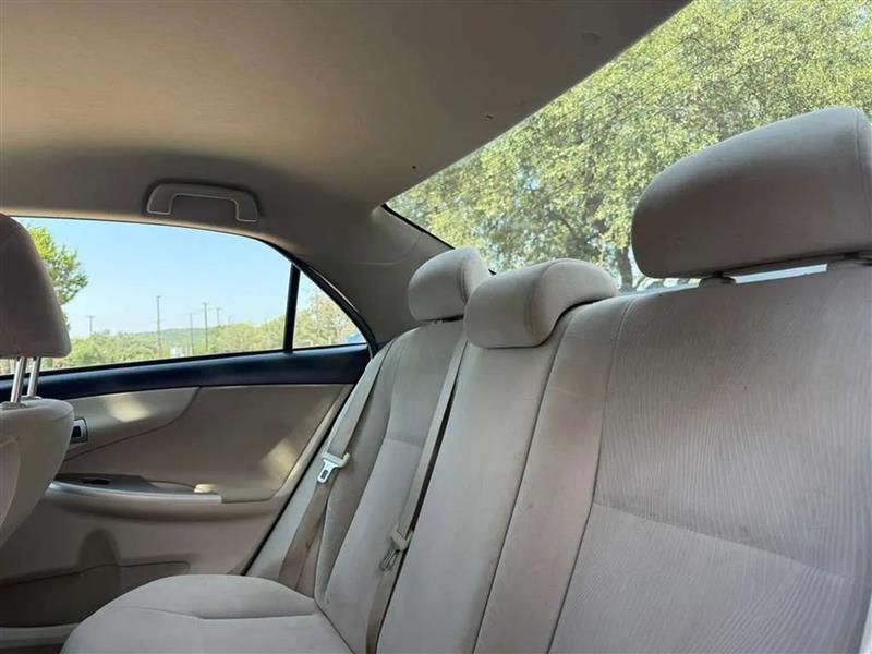 Toyota Corolla LE 4-Speed AT 2011