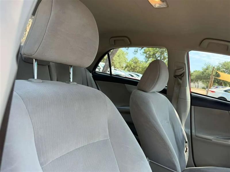 Toyota Corolla LE 4-Speed AT 2011