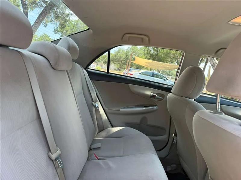 Toyota Corolla LE 4-Speed AT 2011