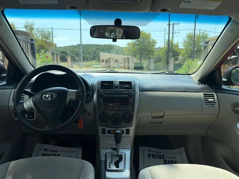 Toyota Corolla LE 4-Speed AT 2011
