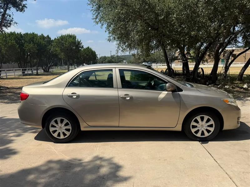 Toyota Corolla LE 4-Speed AT 2010