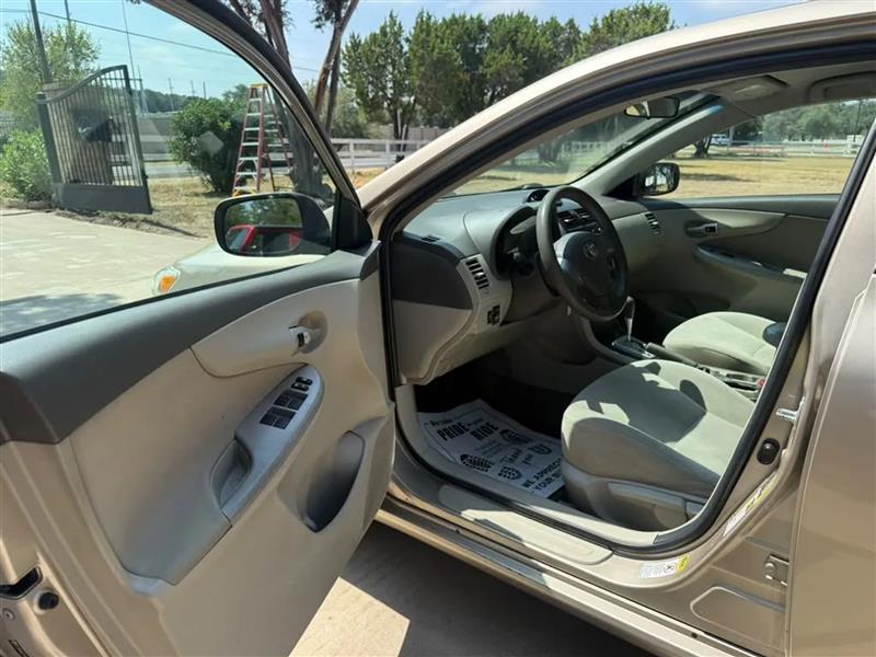 Toyota Corolla LE 4-Speed AT 2010