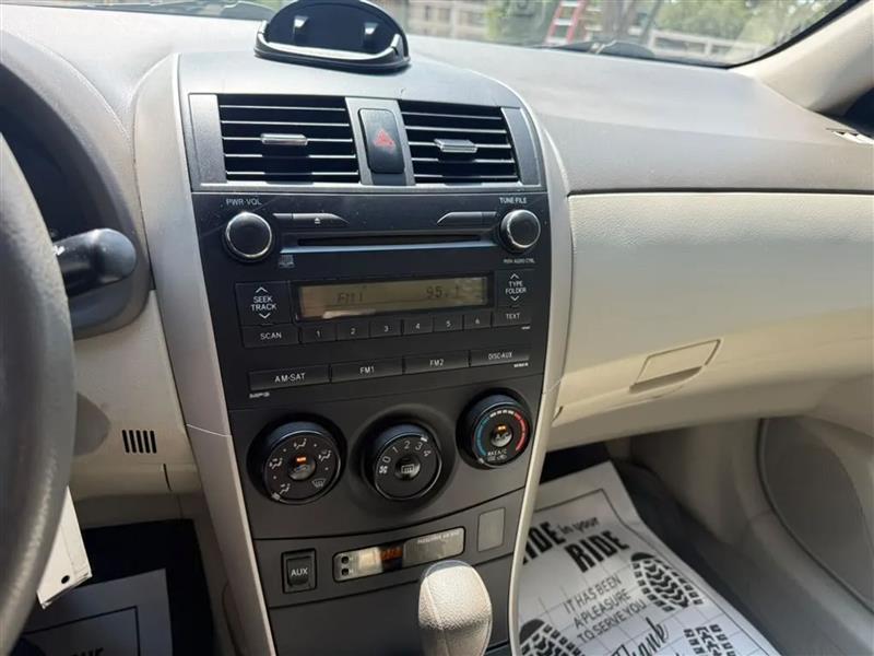 Toyota Corolla LE 4-Speed AT 2010