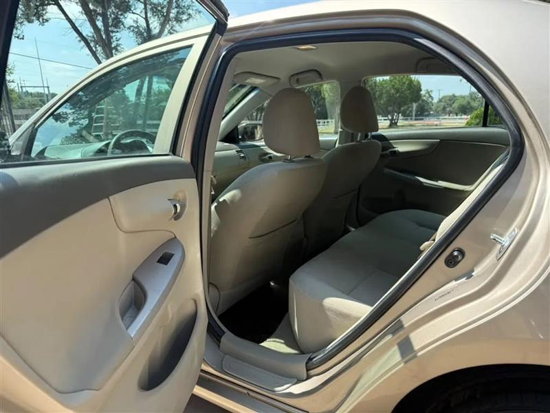 Toyota Corolla LE 4-Speed AT 2010