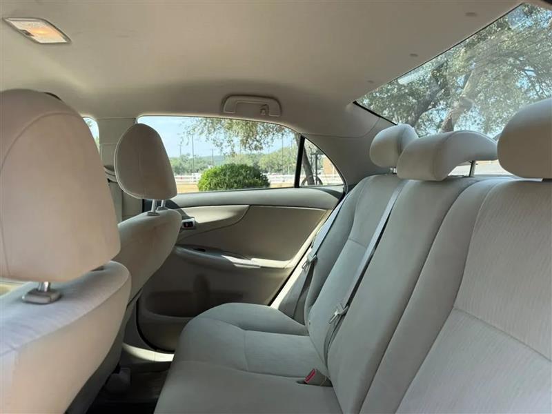 Toyota Corolla LE 4-Speed AT 2010