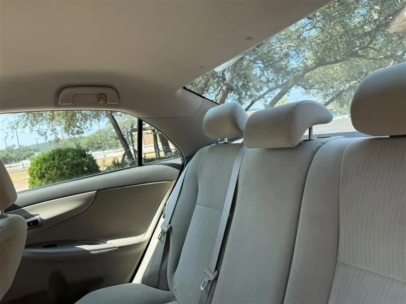 Toyota Corolla LE 4-Speed AT 2010
