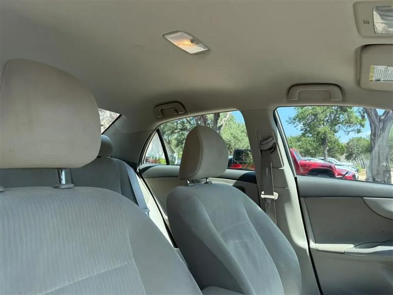 Toyota Corolla LE 4-Speed AT 2010