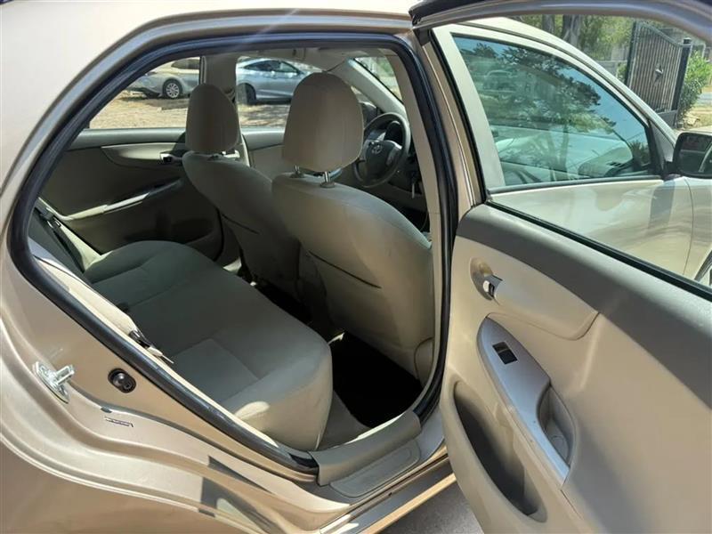 Toyota Corolla LE 4-Speed AT 2010
