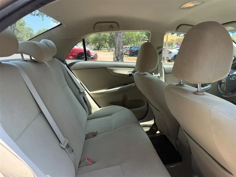 Toyota Corolla LE 4-Speed AT 2010