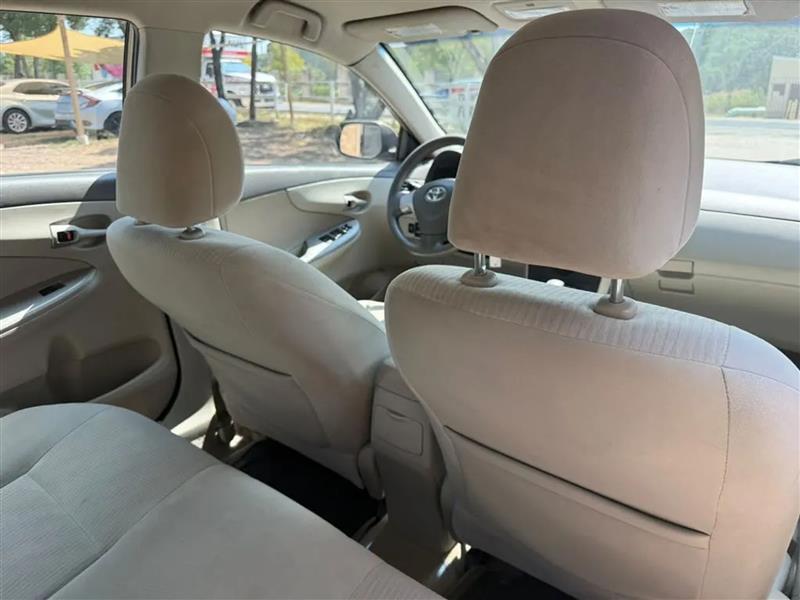 Toyota Corolla LE 4-Speed AT 2010