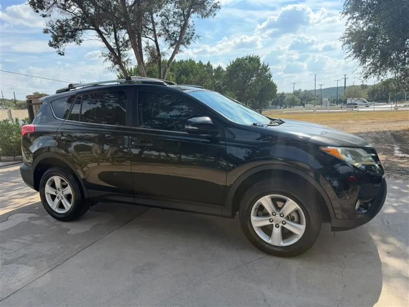 Toyota RAV4 XLE FWD 2014