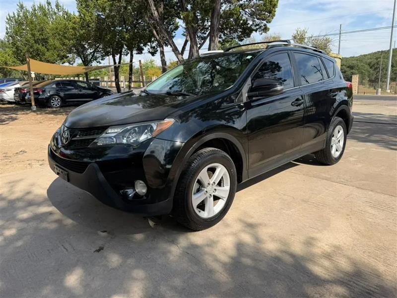 Toyota RAV4 XLE FWD 2014