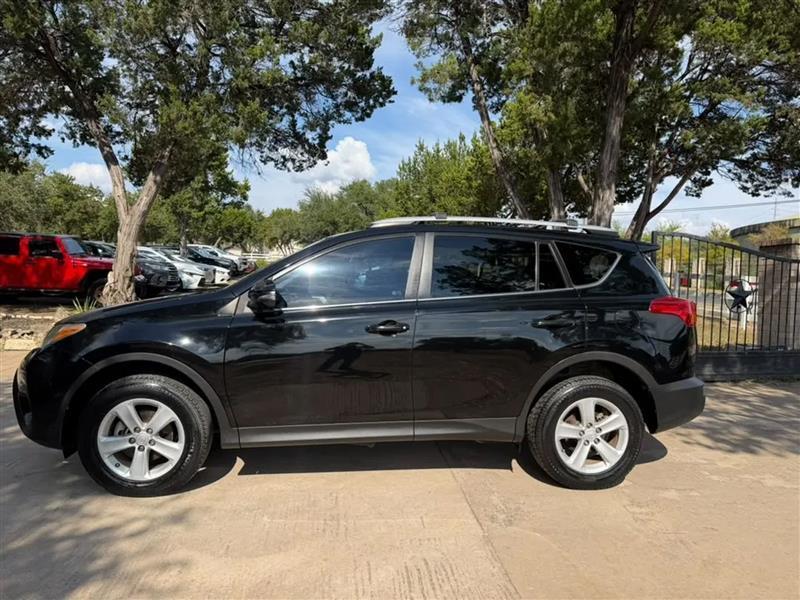 Toyota RAV4 XLE FWD 2014