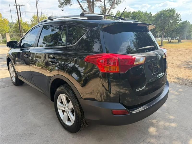 Toyota RAV4 XLE FWD 2014