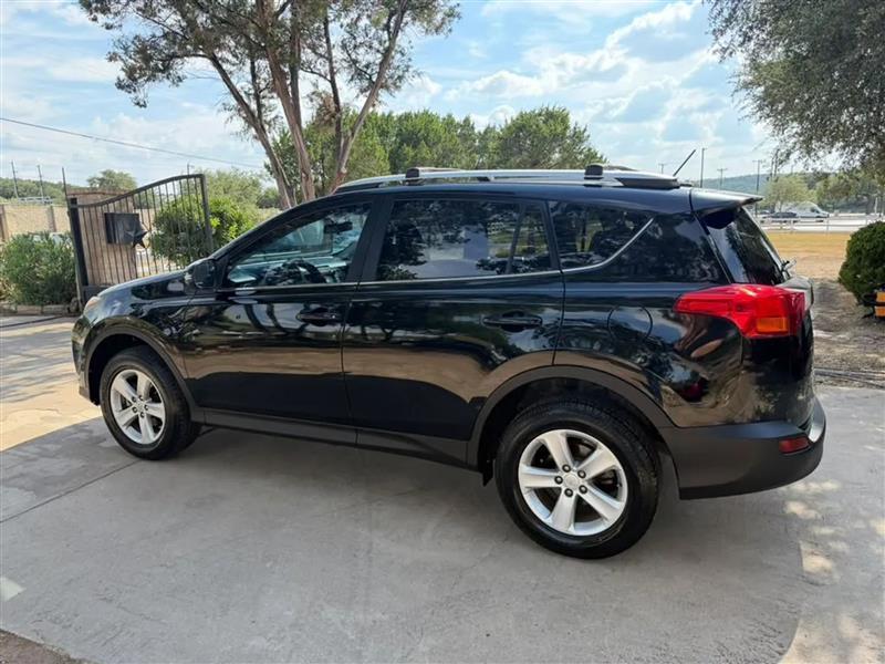 Toyota RAV4 XLE FWD 2014