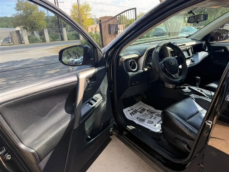 Toyota RAV4 XLE FWD 2014