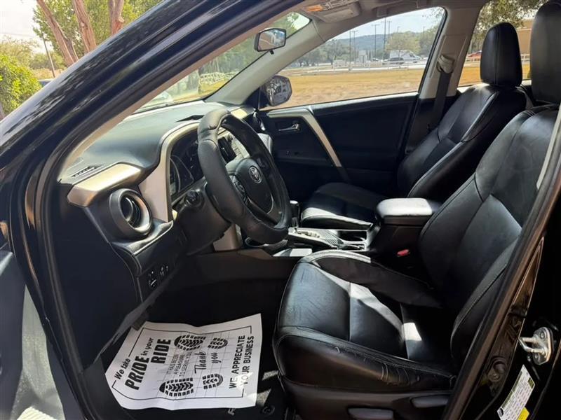 Toyota RAV4 XLE FWD 2014