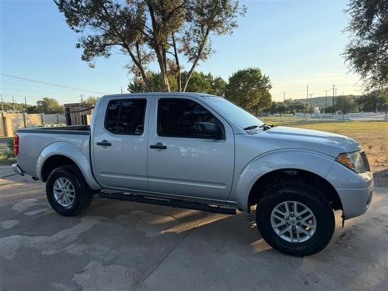 Nissan Frontier SL Crew Cab 5AT 4WD 2015