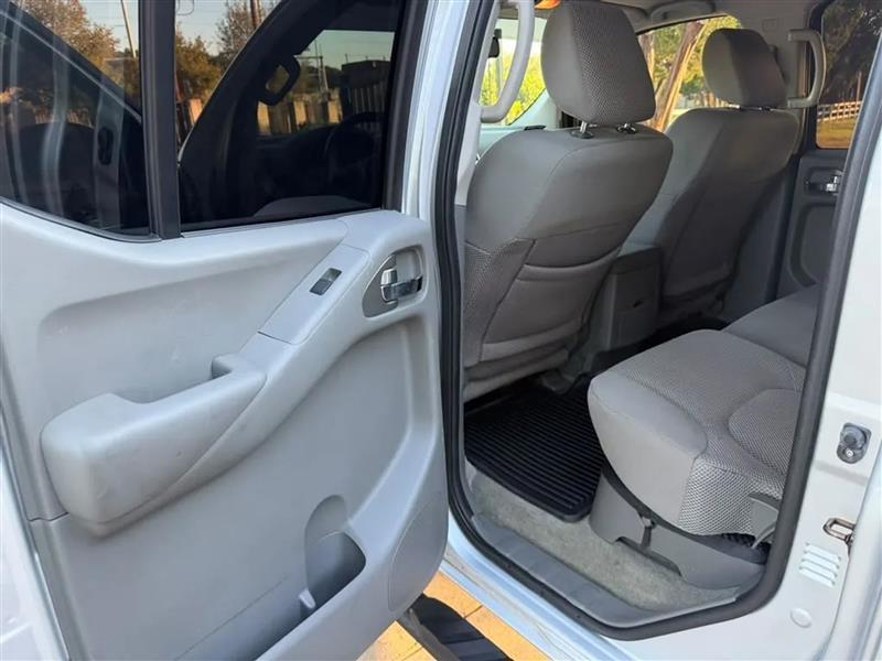 Nissan Frontier SL Crew Cab 5AT 4WD 2015
