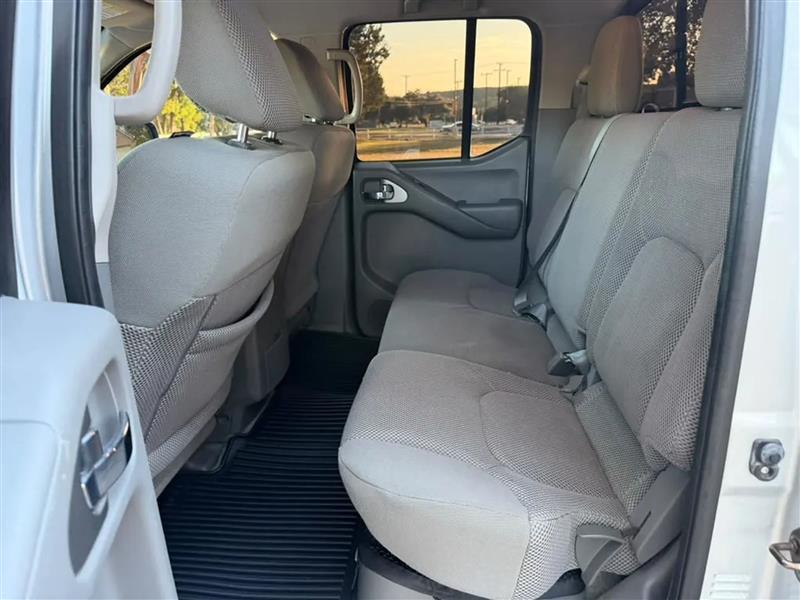 Nissan Frontier SL Crew Cab 5AT 4WD 2015