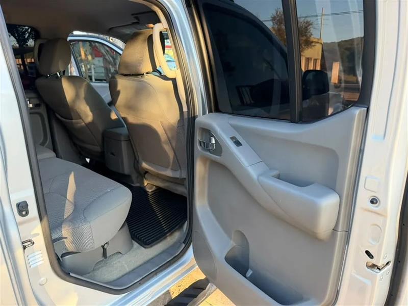 Nissan Frontier SL Crew Cab 5AT 4WD 2015