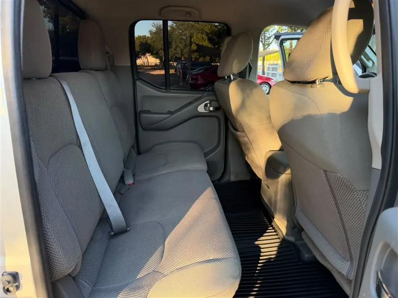 Nissan Frontier SL Crew Cab 5AT 4WD 2015