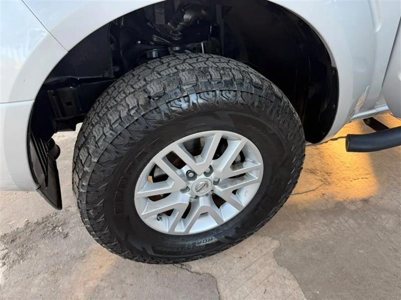 Nissan Frontier SL Crew Cab 5AT 4WD 2015