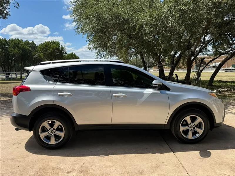 Toyota RAV4 XLE FWD 2015