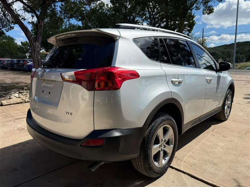 Toyota RAV4 XLE FWD 2015