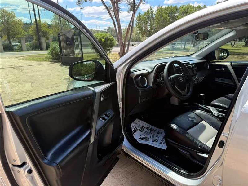 Toyota RAV4 XLE FWD 2015