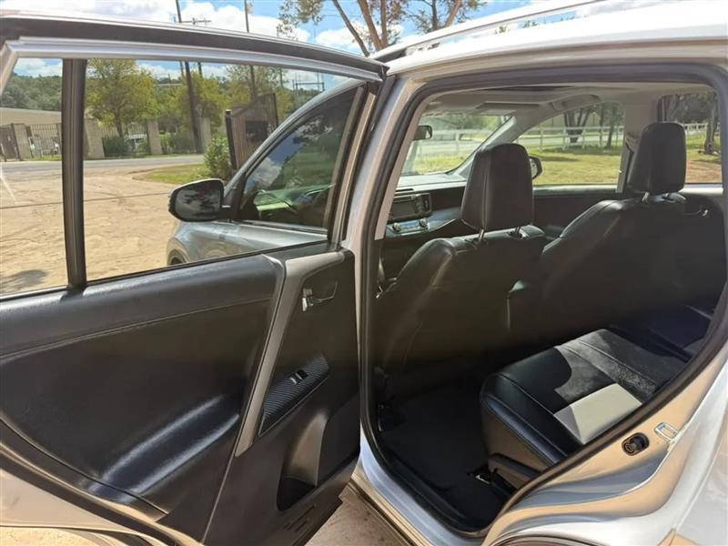 Toyota RAV4 XLE FWD 2015