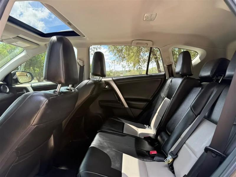 Toyota RAV4 XLE FWD 2015