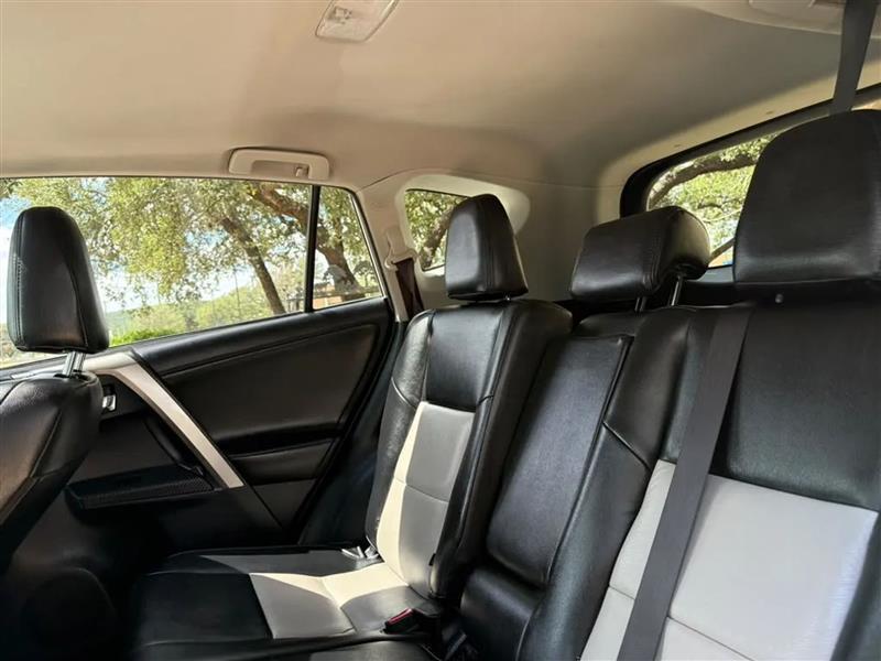 Toyota RAV4 XLE FWD 2015