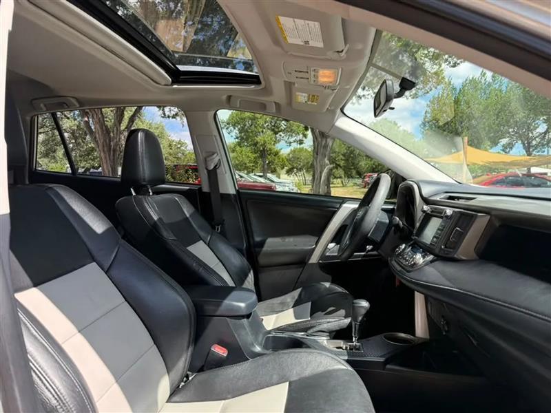 Toyota RAV4 XLE FWD 2015