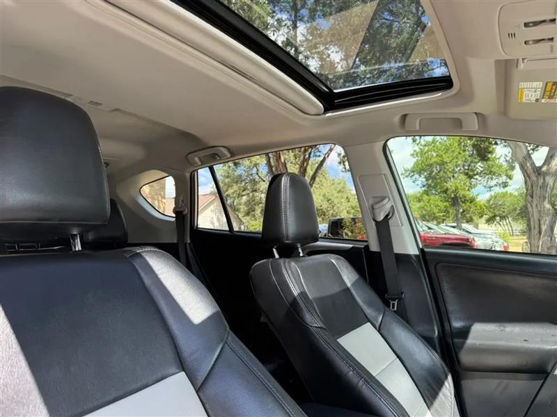 Toyota RAV4 XLE FWD 2015