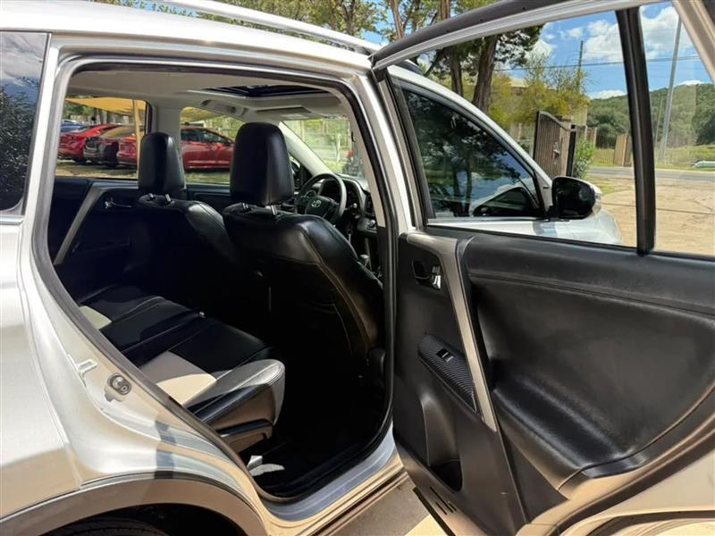Toyota RAV4 XLE FWD 2015