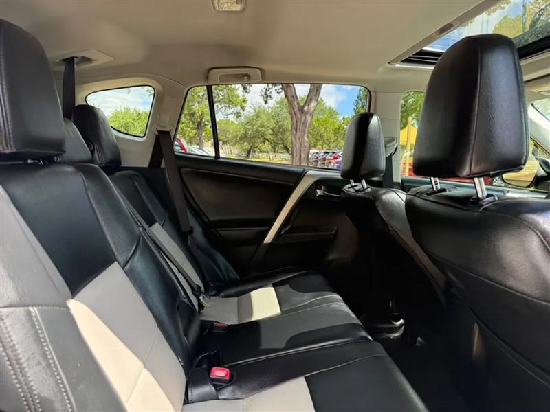 Toyota RAV4 XLE FWD 2015