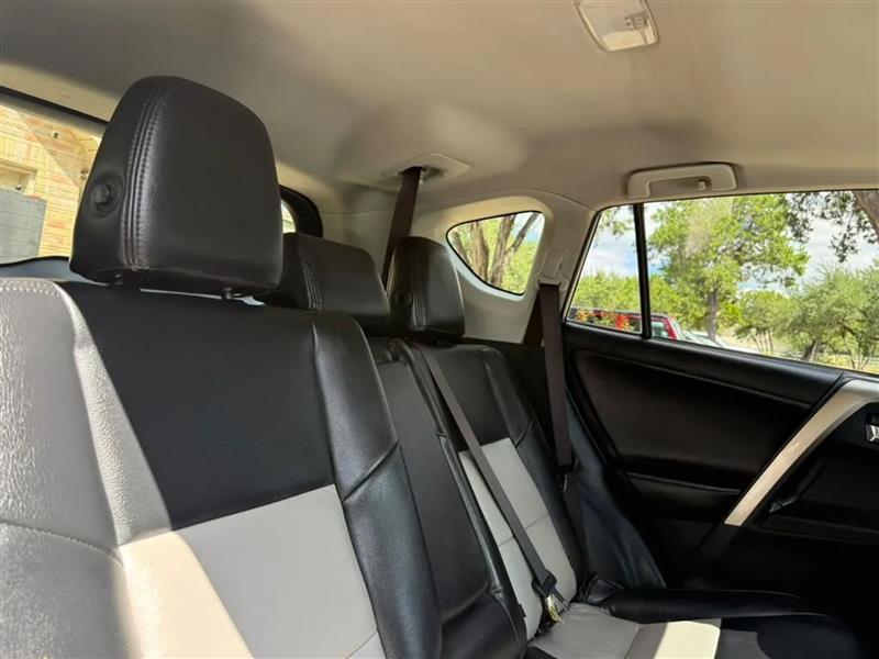 Toyota RAV4 XLE FWD 2015