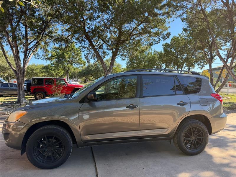 Toyota RAV4 Base I4 2WD 2012