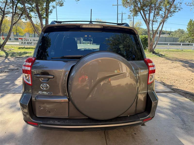 Toyota RAV4 Base I4 2WD 2012