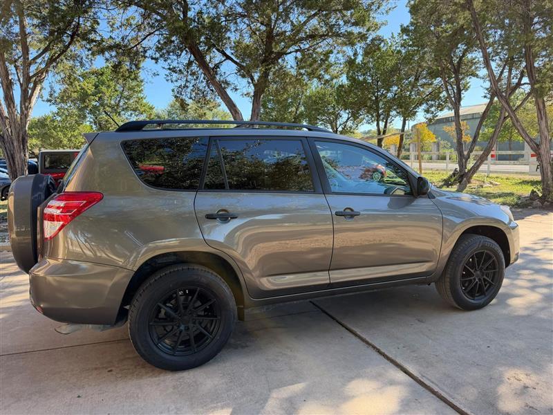 Toyota RAV4 Base I4 2WD 2012