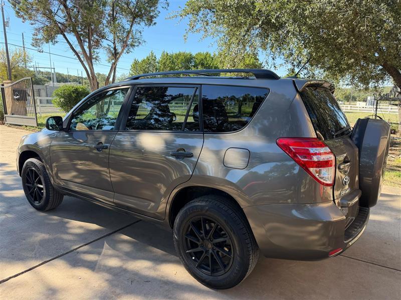 Toyota RAV4 Base I4 2WD 2012