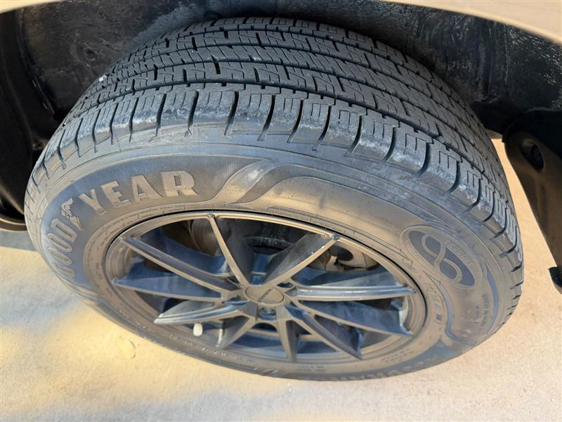 Toyota RAV4 Base I4 2WD 2012