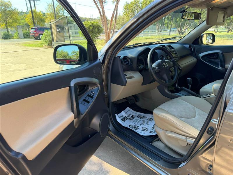 Toyota RAV4 Base I4 2WD 2012