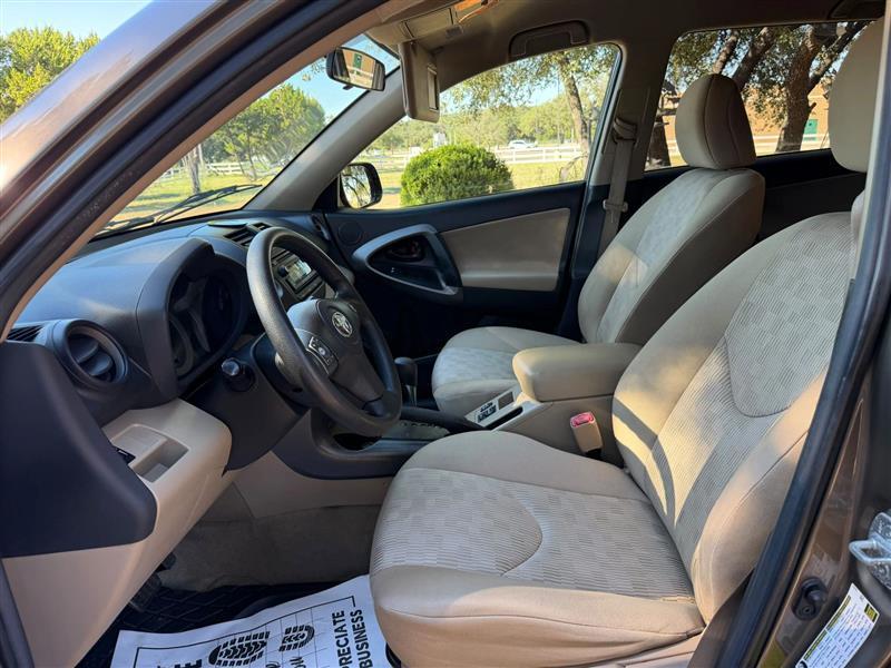 Toyota RAV4 Base I4 2WD 2012